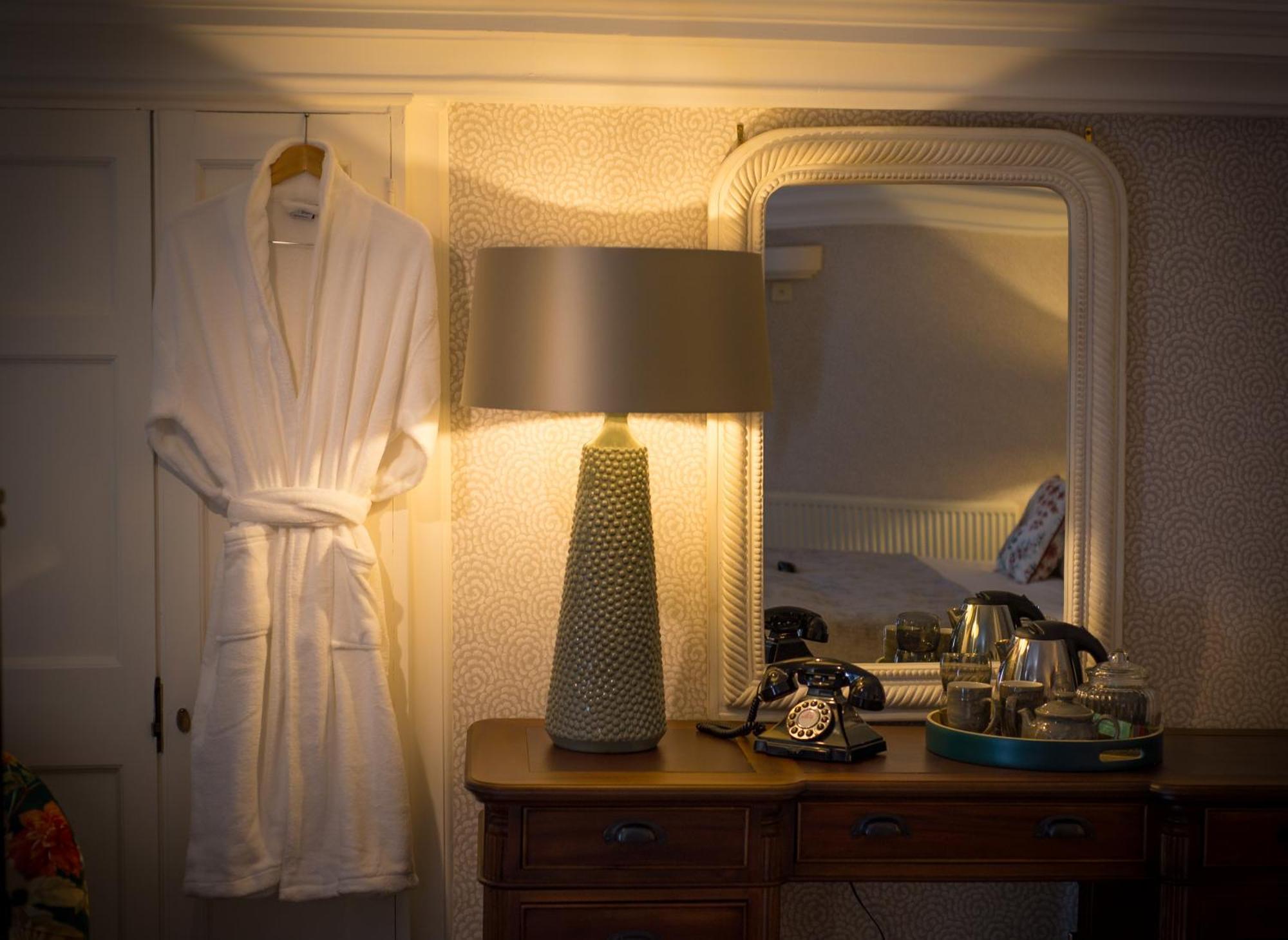 Judge'S Lodging York Exterior photo A bathrobe hanging on a door