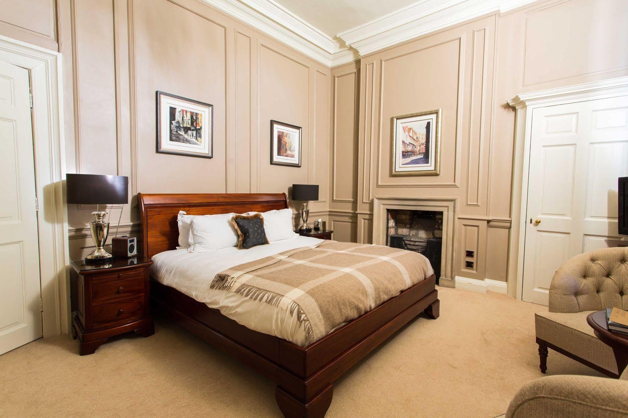Judge'S Lodging York Exterior photo A bedroom at the hotel